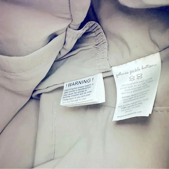 Petunia Pickle Bottom Evening In Islington Boxy Diaper Bag W Crossbody/Wristlet - Picture 16 of 16